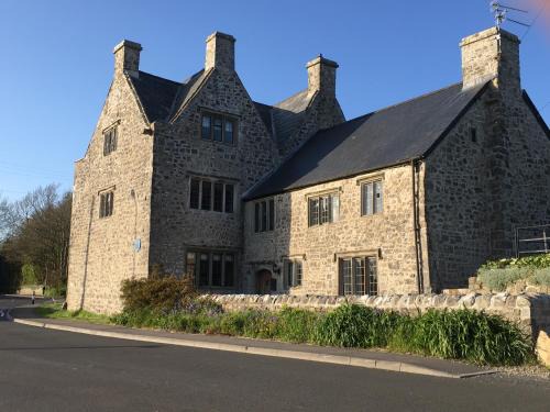Vale of Glamorgan House | Top-Rated Great House Guest House with Family-Friendly Perks