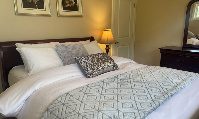 Inglewood House | Cozy Inglewood Retreat: Steps from Zoo and Downtown Fun