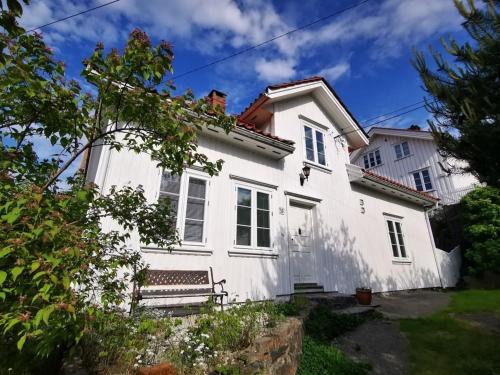 Risor House | Ideal Getaway in the Heart of Risør with Ocean View