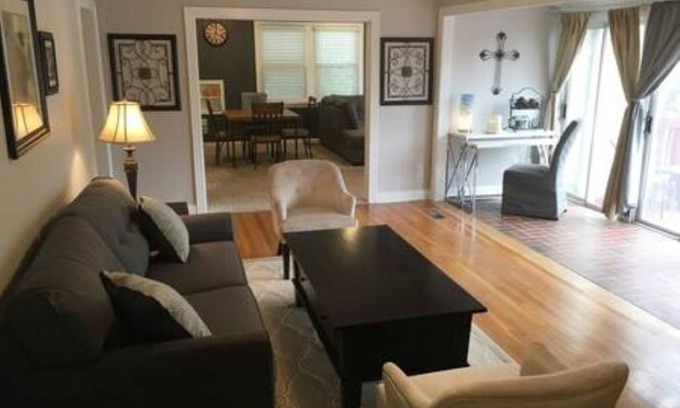 Tarrytown House | Quiet Retreat in Tarrytown with Ocean Views and Pet Access
