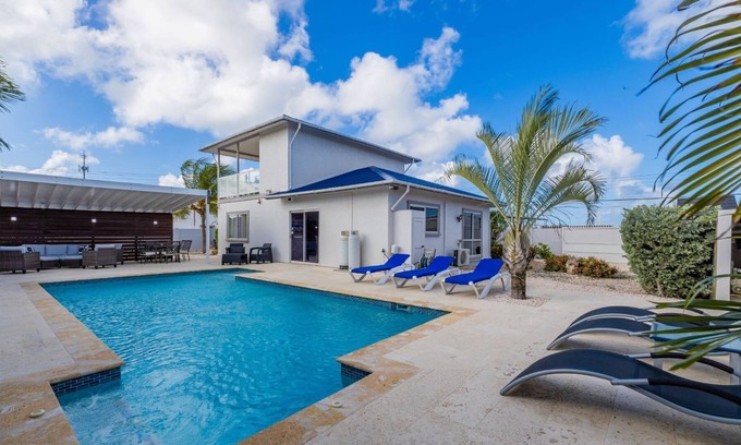Cunucu Abao House | Great intro rates! Pool and patio just completed!