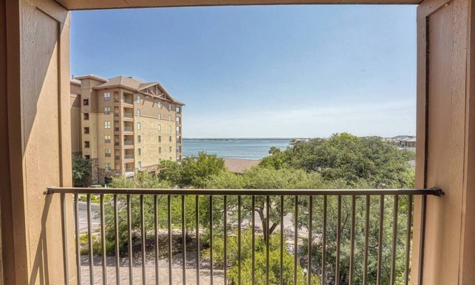 Horseshoe Bay House | Scenic Waterfront Condo with Lake LBJ Views & Spa