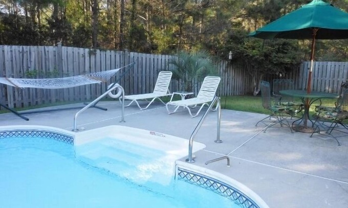Mount Pleasant House | Ideal Retreat with Private Pool, Minutes from Downtown Charleston