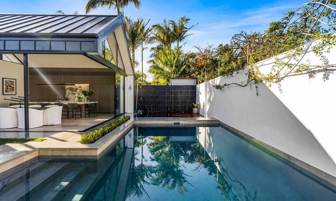 Ponsonby House | Elegant Oceanfront Retreat with Private Pool & Family Amenities