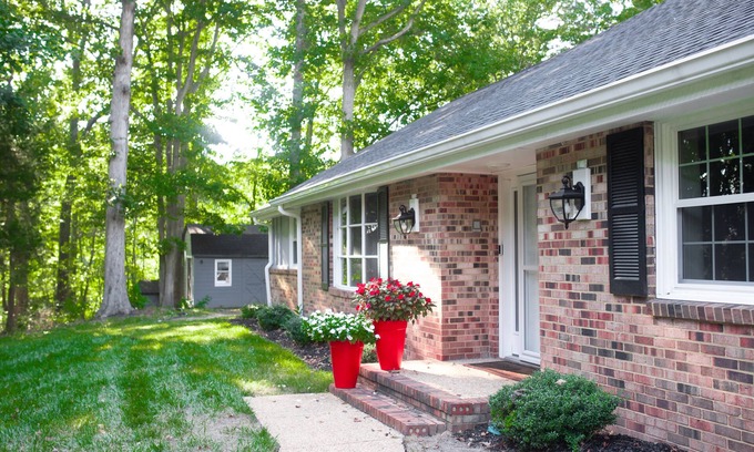 Central Newport News House | Idyllic Country Living Near Williamsburg with Spa Amenities