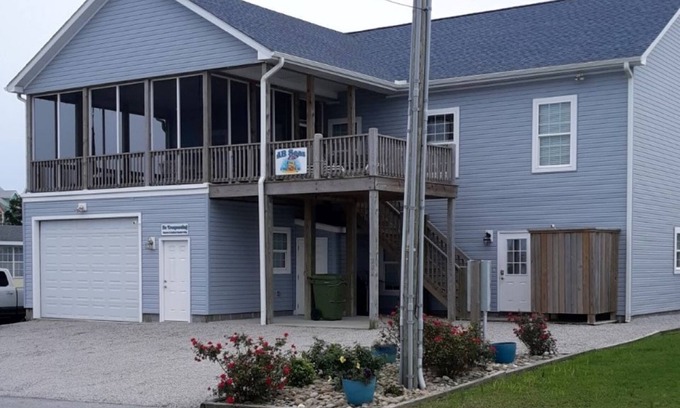 Morehead City House | Ideal Spot for Beach Bliss with Ocean Views & Spa Retreat