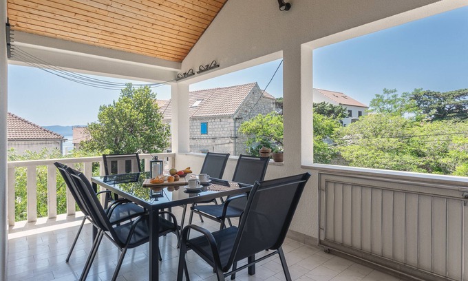 Cove Basina (Jelsa) Apartment | Prime Location Steps from the Seaside Promenade