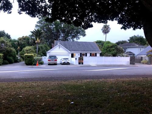 Lower Hutt Apartment | Great location in woburn at hutt central