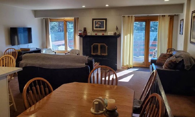 Mammoth Lakes Villa | Prime Location Steps from The Village Center & Canyon Lodge