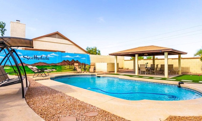 Scottsdale House | Ideal Location Near Airport with Pool & Breakfast in Tempe