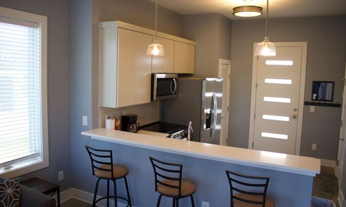 Hadley - Washington Apartment | Prime Location! Just Minutes from Downtown with Breakfast