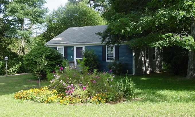 Eastham House | Prime Location Steps from Cape Cod National Seashore