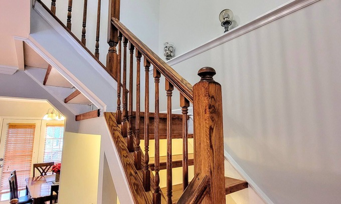 Herndon House | Great location near DC close to Dulles Airport & Metro w/Fast Gigabit WIFI