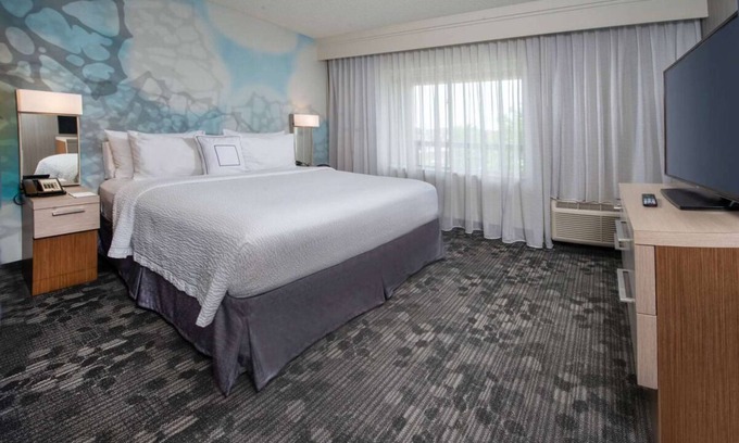 Bethlehem Hotel | Convenient Stay Near Lehigh Valley Airport with Indoor Pool