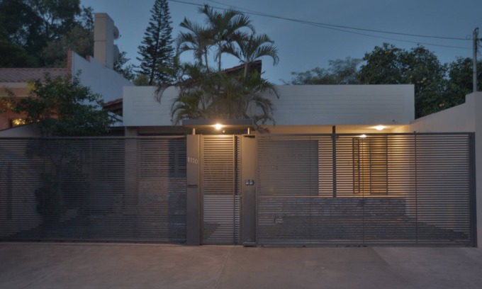 Asuncion House | Peaceful Retreat: Your Cozy Home Awaits with Pool & Pets