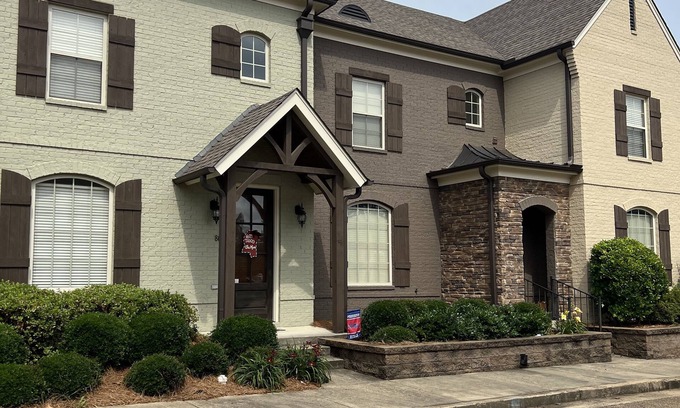 Oxford Condo | Perfect Location! Condo Near Campus with Pool & Family Amenities