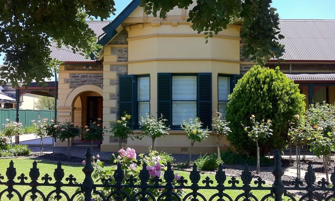 Tanunda House | Prime Location Near Local Restaurants and Cellar Doors
