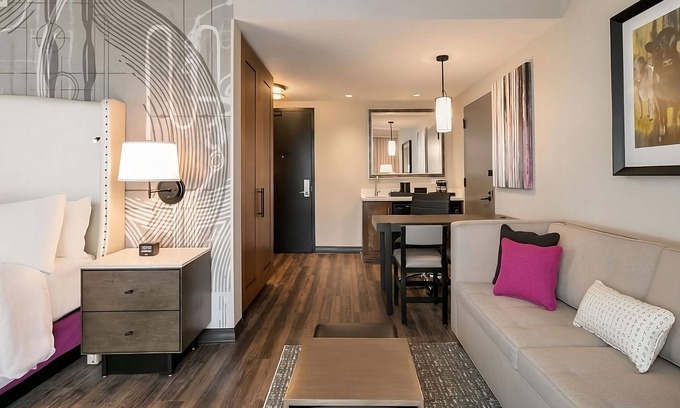 Berkeley Heights Hotel | Prime Location with Indoor Pool & Free Breakfast Options