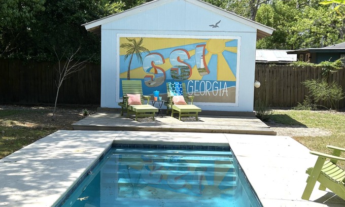 Demere Park House | Prime Location: Newly Renovated 3BR with Pool & Ocean View