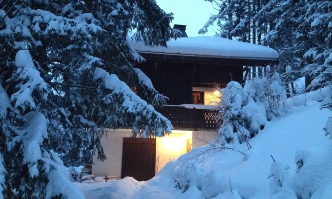 Station de Drouzin le Mont Ski Chalet | Inviting Mountain Chalet with Spa and Pool Amenities