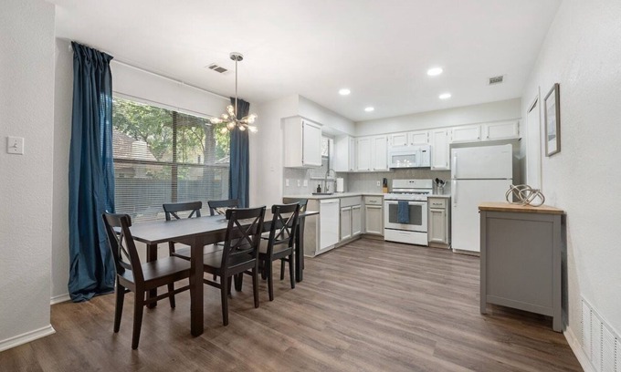 Hunter's Chase House | Prime North Austin Getaway with Pet-Friendly Amenities