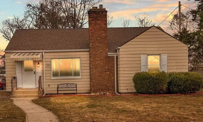 South Bend House | Top-Rated Notre Dame Retreat Near Campus with Kitchen