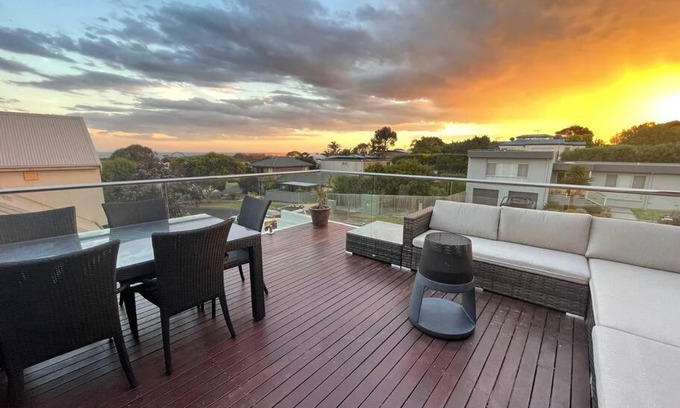 Torquay House | Unforgettable Ocean Views in Pet-Friendly Torquay