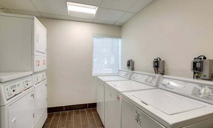 San Jose Hotel | Ideal Stay with Kitchen, Free Breakfast & Outdoor Pool