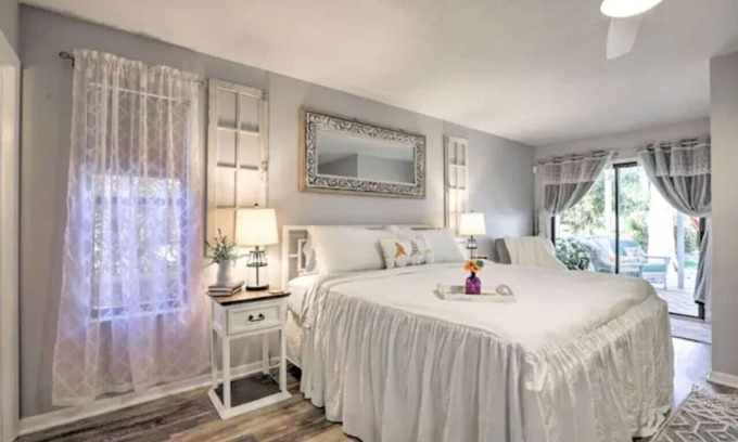 St. Augustine House | Relaxing Retreat for 6 with Pet-Friendly Amenities