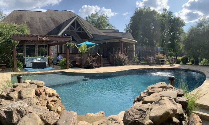 Water Valley House | Ideal Family Getaway with Ocean Views and Private Pool