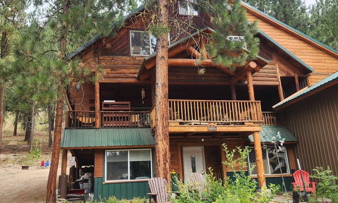Featherville Cabin | Majestic Mountain Cabin Retreat with Pool and Lake Views