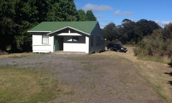 Horopito Cottage | Ideal Retreat for Families with Spa and Hot Tub Access
