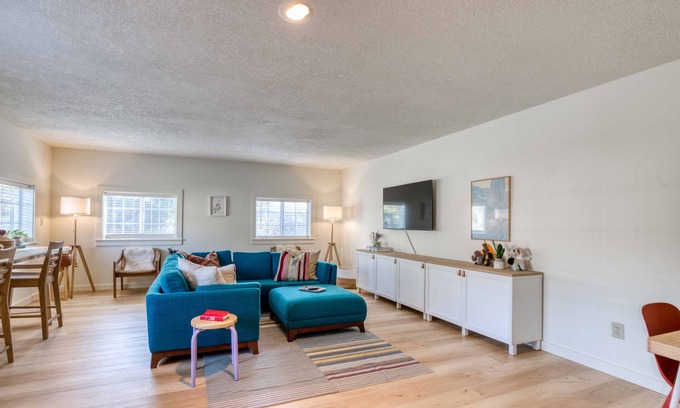 Seaside House | Ideal Seaside Getaway: Golf, Beach & Town Just Steps Away!
