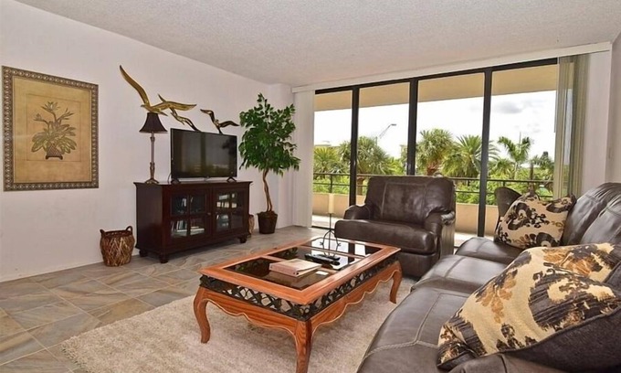 Siesta Key Condo | Great Siesta Key Location with Deeded Beach Access at The Anchorage 308