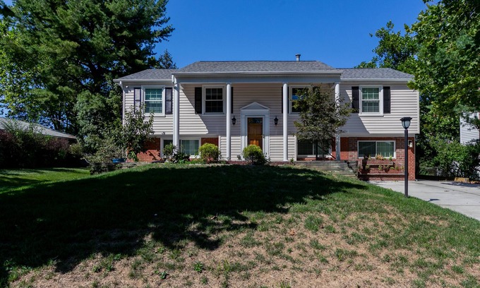 Fairfax House | Great single family house near multiple stores and shopping centers