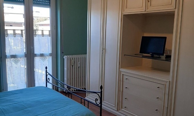 Como Apartment | Pet-Friendly Retreat with Hot Tub & Kitchen - Rated 9/10