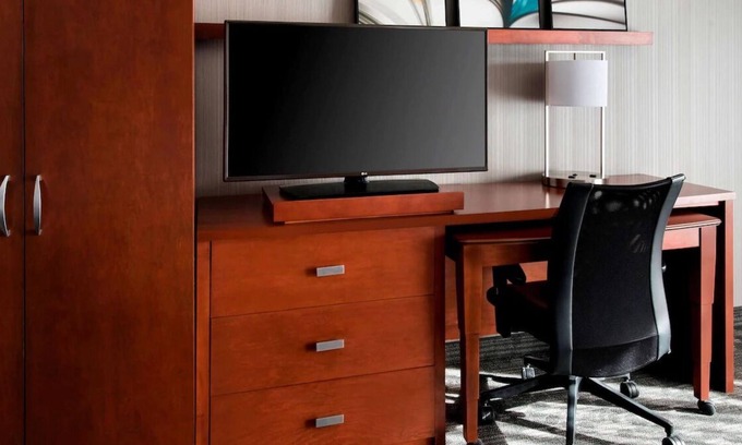 Mahwah House | Great Suburban Location for Visits to NYC & Newark! 2 Units with FREE Parking!