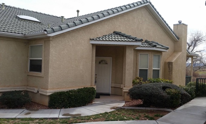 Green Springs House | Spacious Twin Home with Pool & Spa - Rated 9.6/10