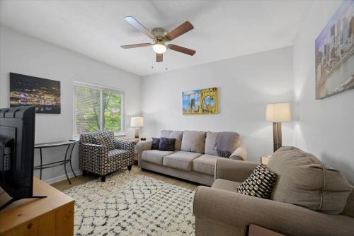 Mount Washington Hotel | Inviting Two Bedroom Retreat Near Downtown and Attractions