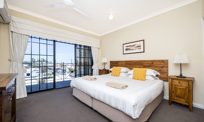 South Fremantle Apartment | Prime 2-Bedroom Apartment with Ocean View in South Fremantle