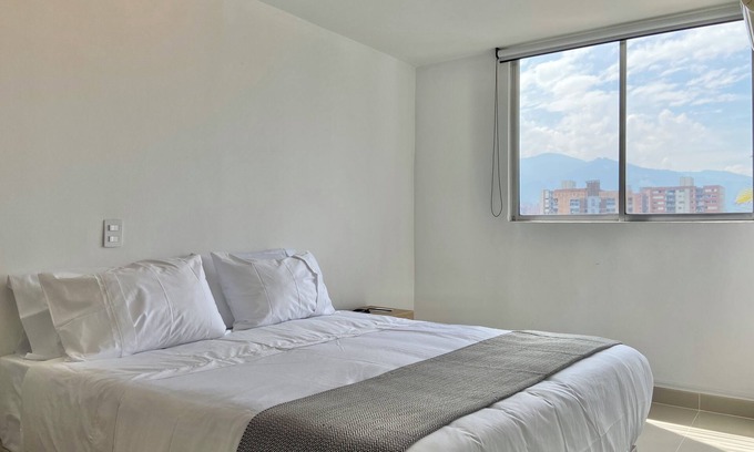 El Poblado Apartment | Scenic View Apartment in El Poblado, Medellin - Pet-Friendly