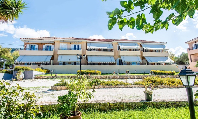 Razata Apartment | Ocean View Apartments: Family-Friendly with Kitchen Options