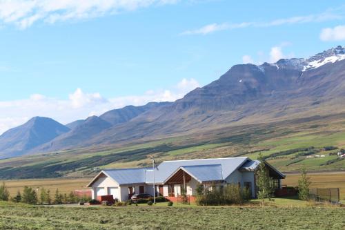 Akureyri House | Experience Great View Guesthouse - Top Rated with Hot Tub