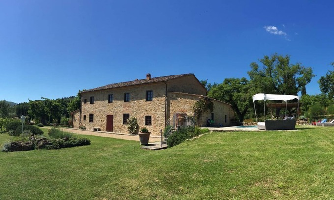 Montevarchi Apartment | Private Pool Retreat with Breathtaking Views for You