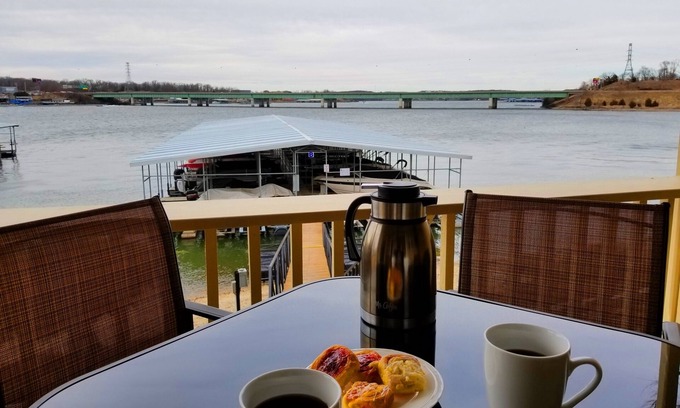 Osage Beach Condo | Unforgettable Views! Modern Lakefront Hotel Near Dining