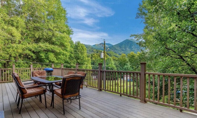 Valley Creek Run Cabin | Inviting Retreat with Scenic Views & Family-Friendly Amenities