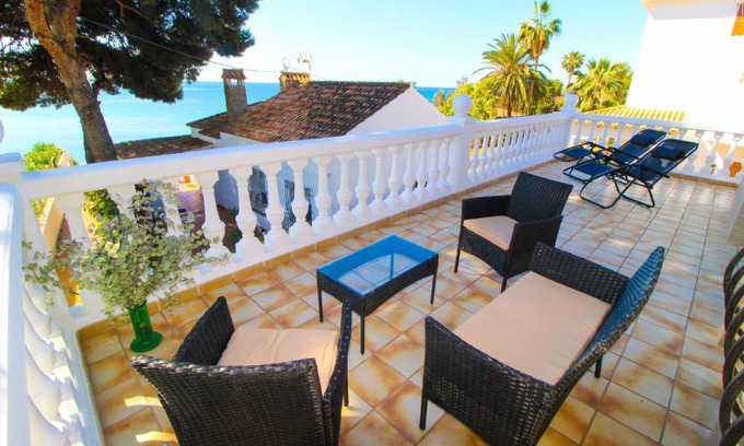 L'Albufereta Villa | Charming Villa with Sea Views, Steps to the Beach
