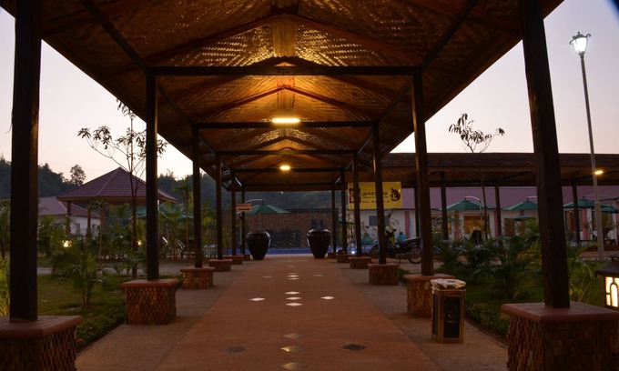 Oattara Thiri Township Hotel | Inviting Great Wall Hotel Nay Pyi Taw with Pool & Spa