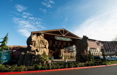 Grand Mound Cabin | Family-Friendly Great Wolf Lodge Grand Mound with Ocean Views