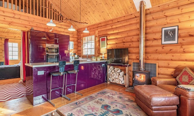 Norwich Cottage | Discover a Unique Lodge with Family-Friendly Amenities